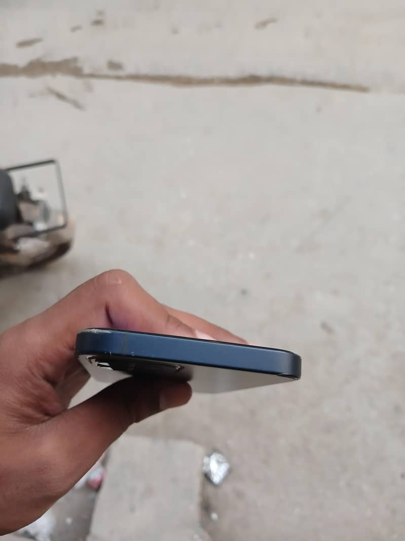 Apple iPhone 12 3