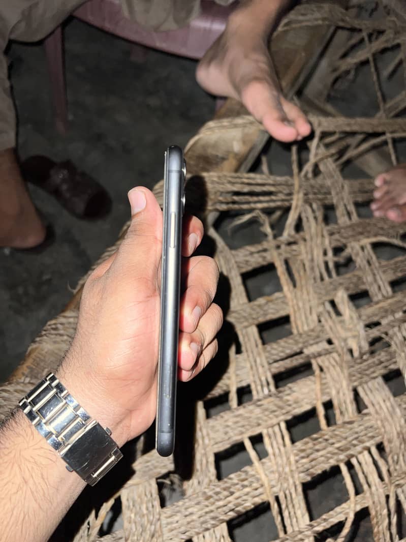 Apple iPhone 11 3
