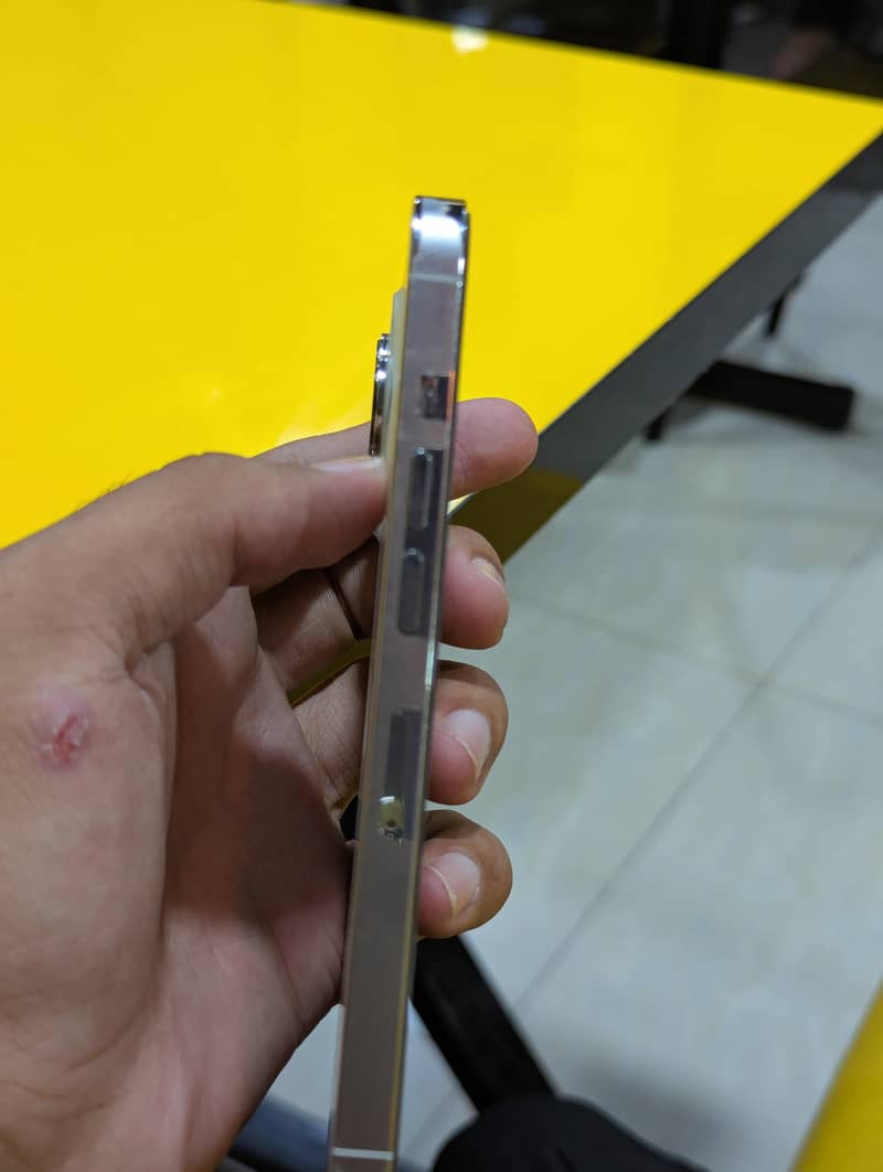 Apple iPhone 13 Pro 1