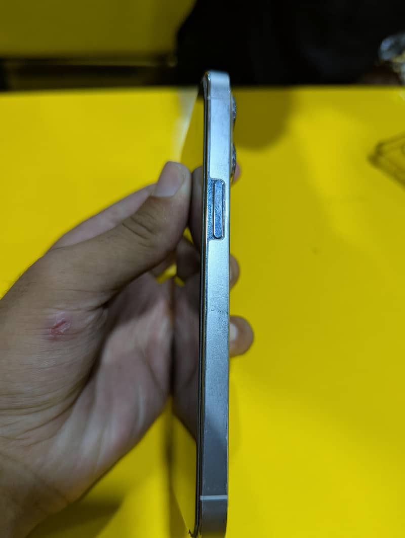Apple iPhone 13 Pro 4