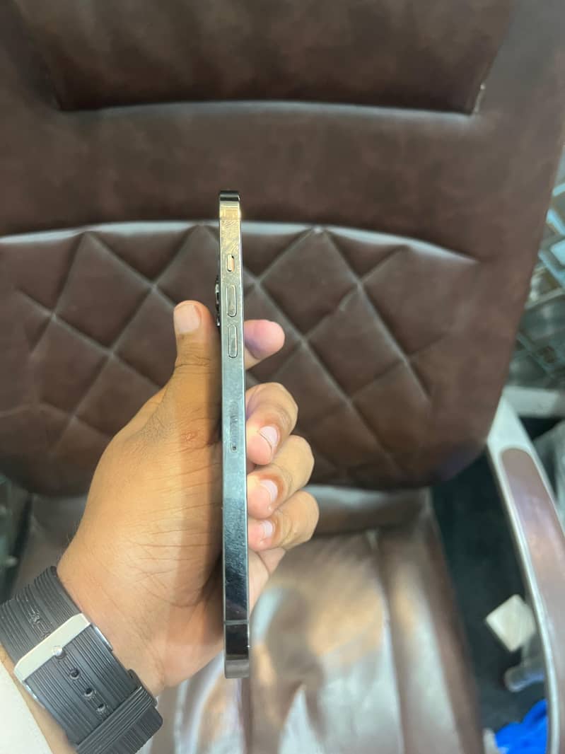 Apple iPhone 12 Pro Max 4