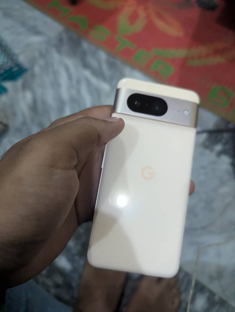 Google Pixel 8 4