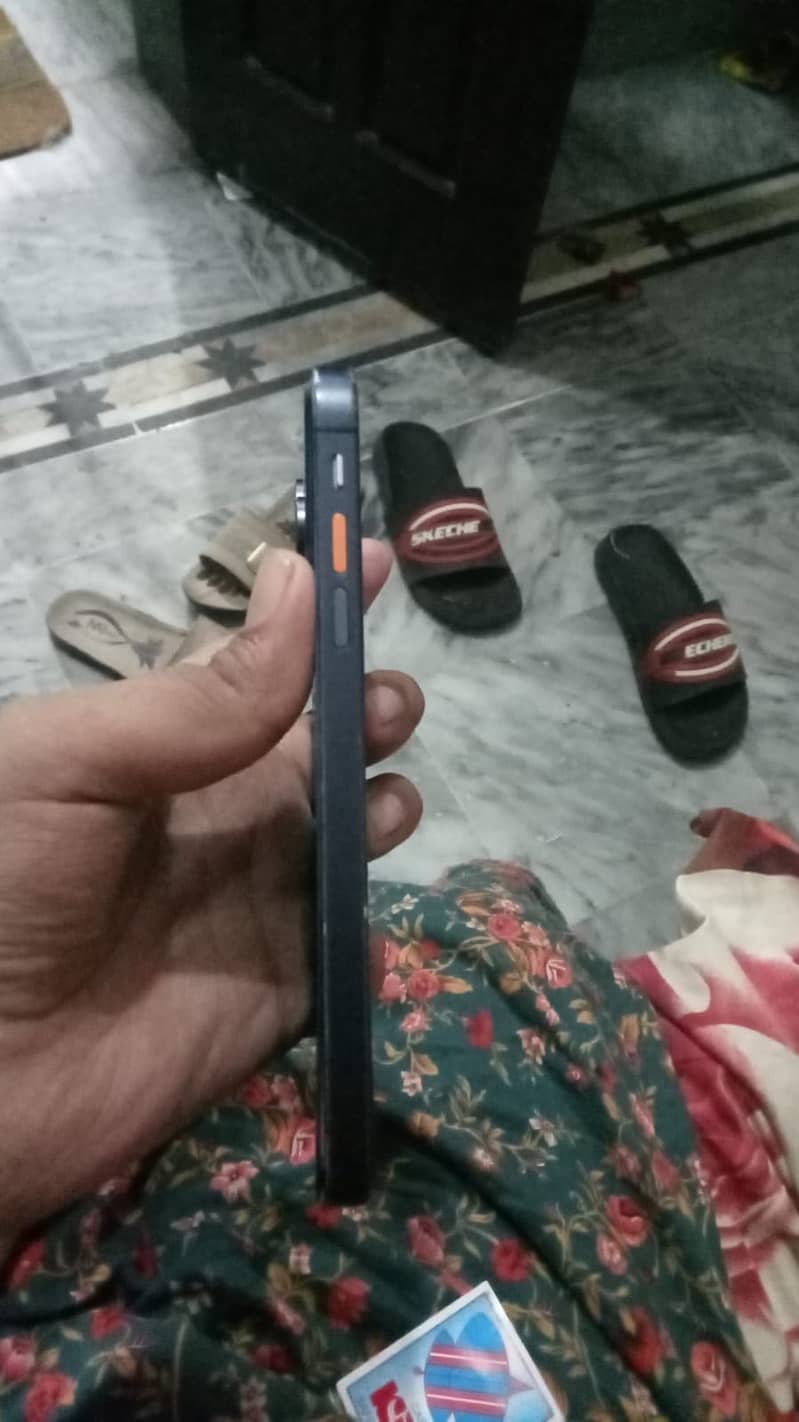 Apple iPhone 11 4