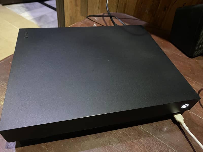 XBOX ONE X ( 4k ultra HD ) 2