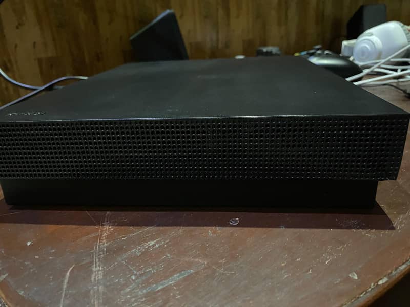 XBOX ONE X ( 4k ultra HD ) 4