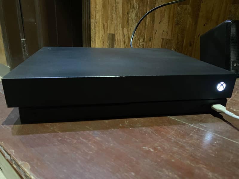 XBOX ONE X ( 4k ultra HD ) 5