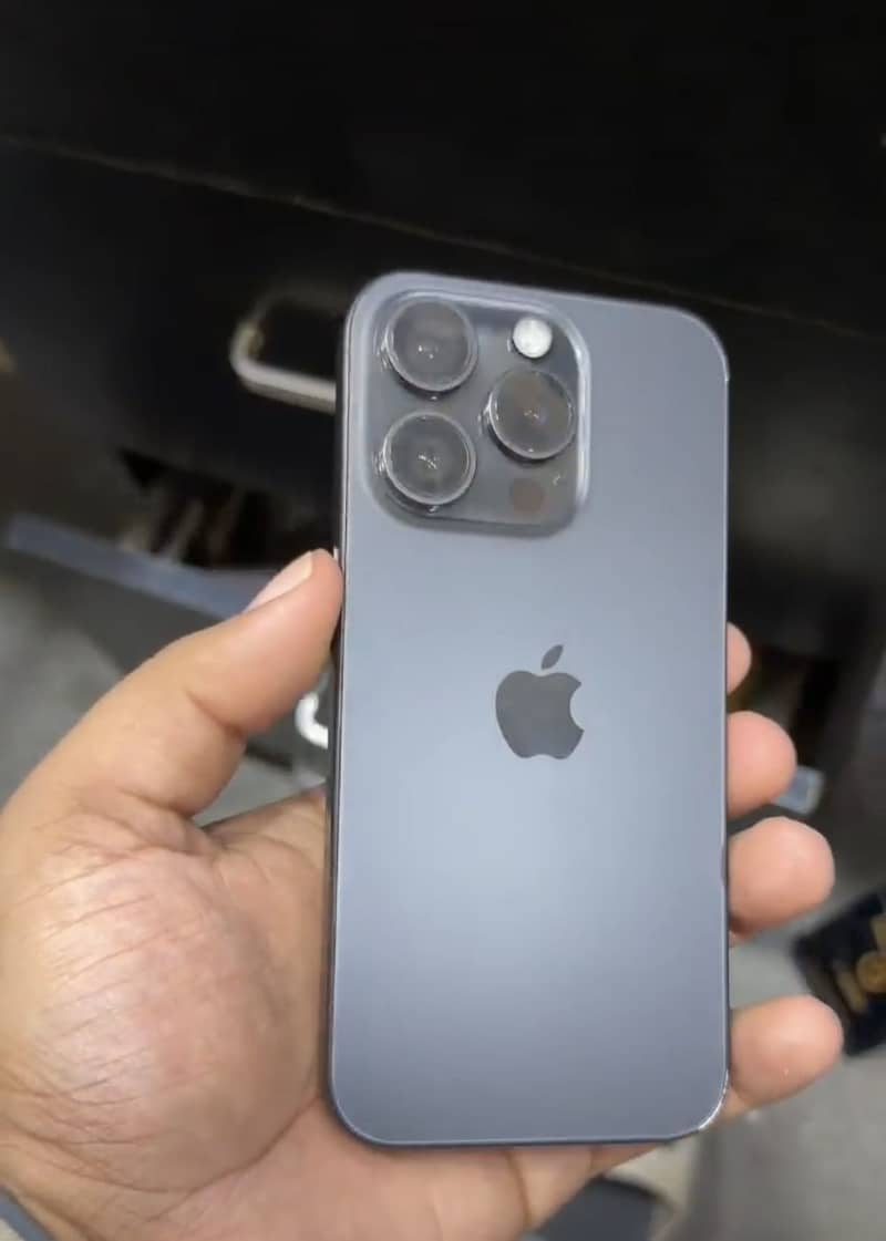 Apple iPhone 15 Pro 2