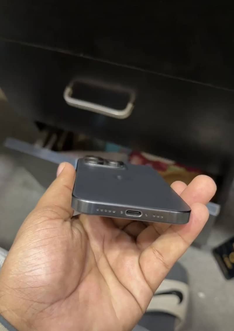 Apple iPhone 15 Pro 4
