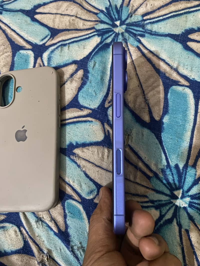 Apple iPhone 16 1