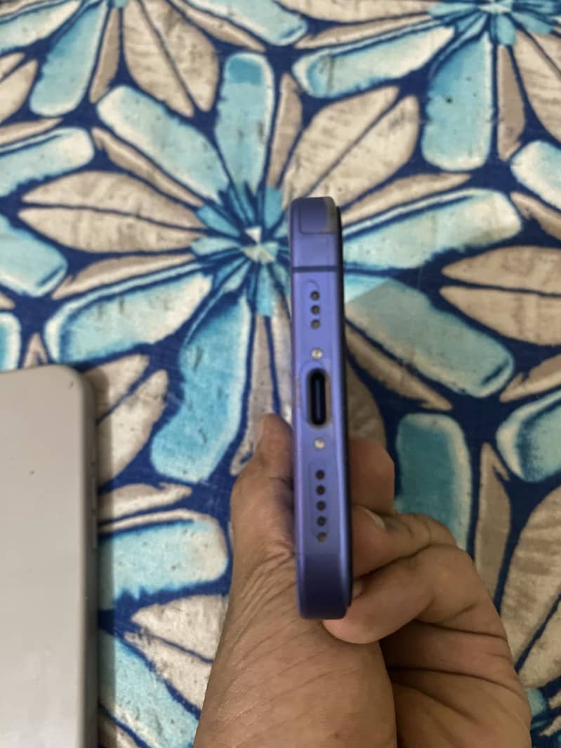 Apple iPhone 16 3