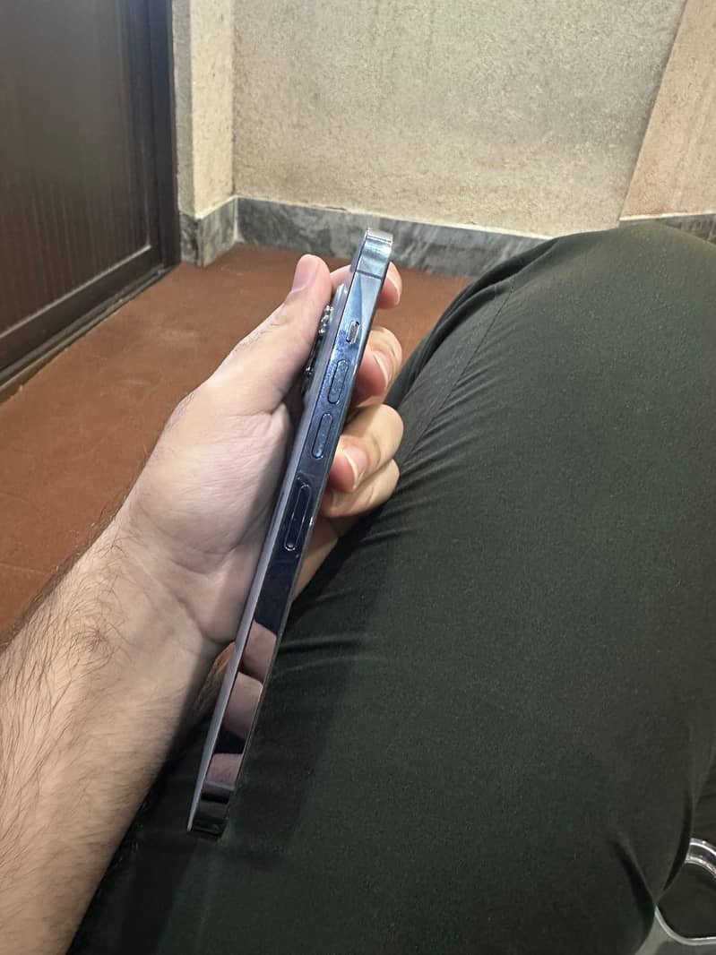 Apple iPhone 13 Pro Max 4