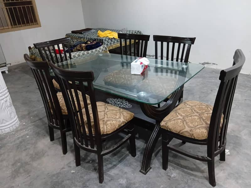 dining table and chairs 0