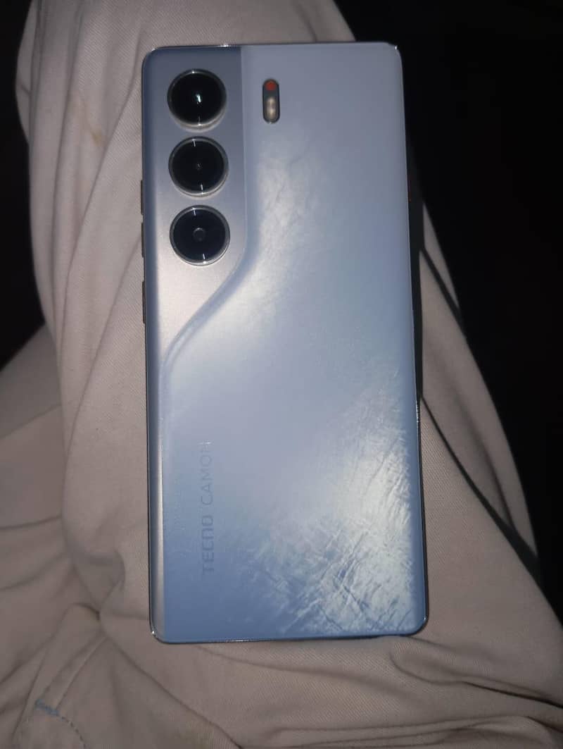 Tecno CAMON 40 Pro 3