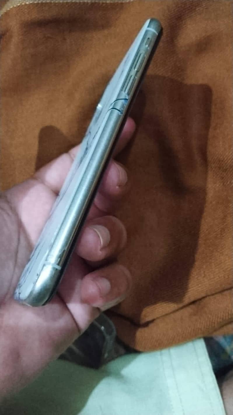 Apple iPhone X 3