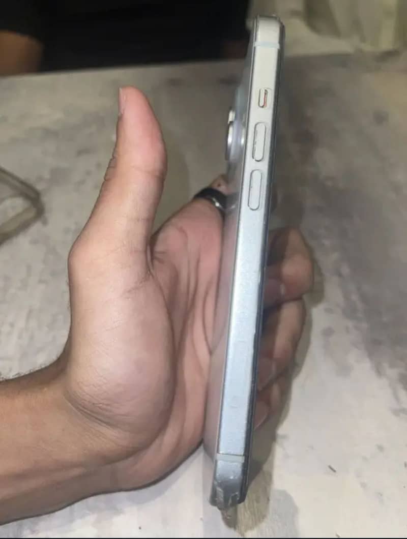 Apple iPhone 15 3