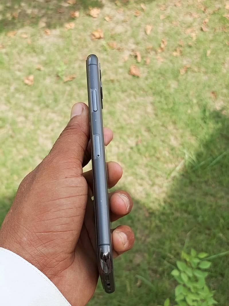 Apple iPhone 11 Pro Max 2