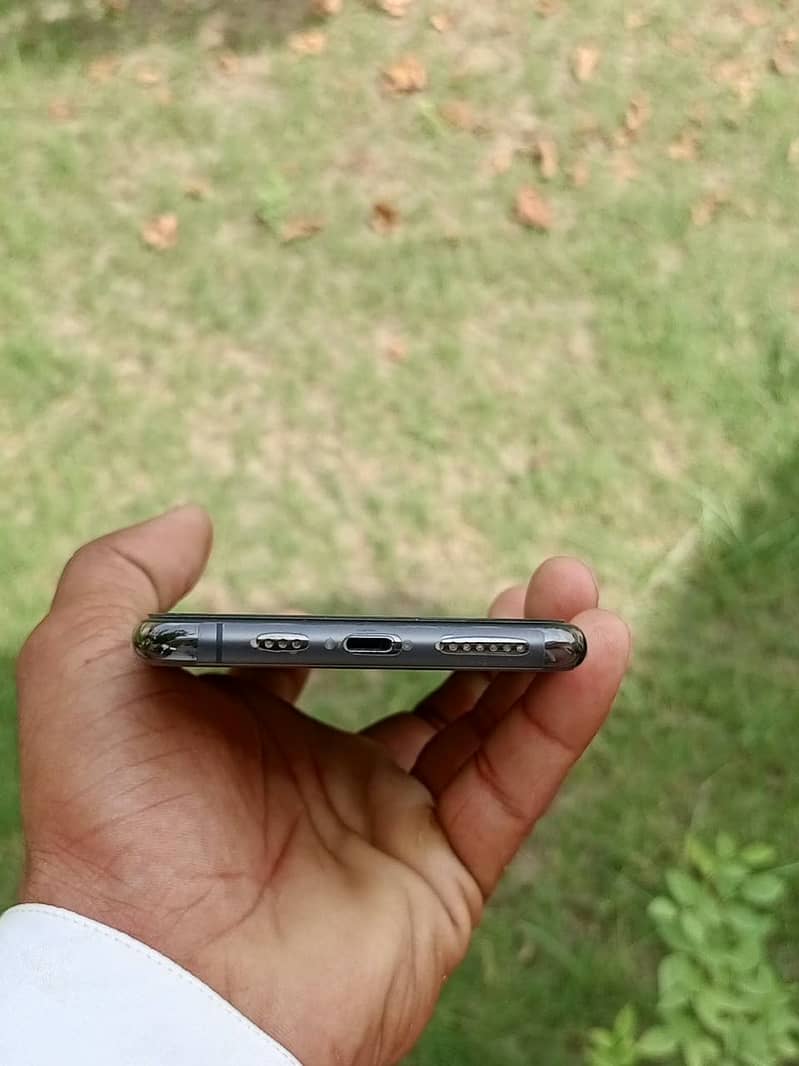 Apple iPhone 11 Pro Max 5