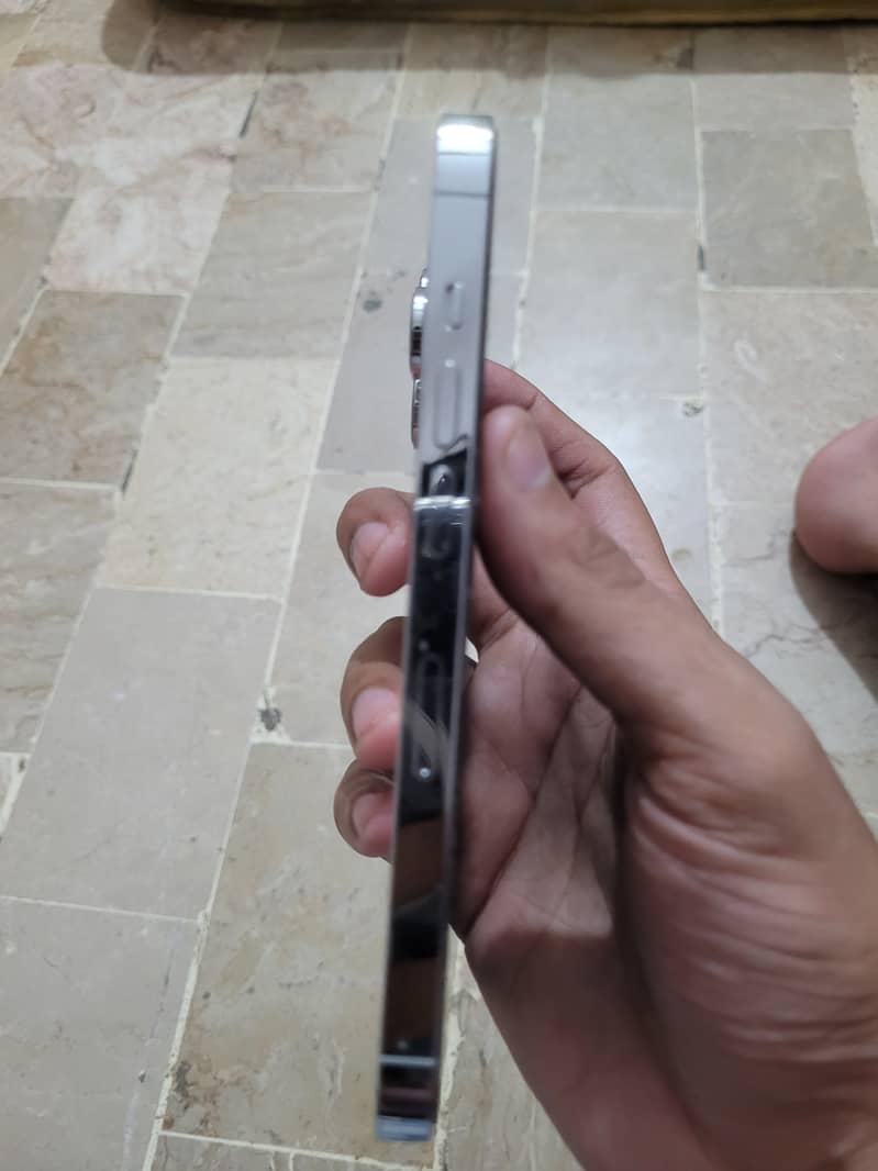 Apple iPhone 14 Pro 2