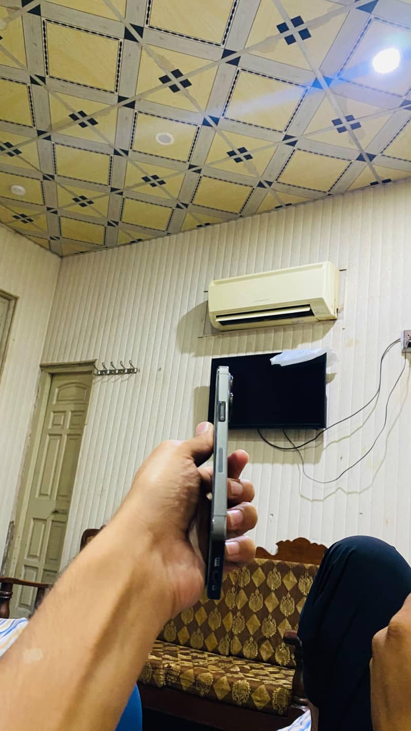 Apple iPhone 13 Pro 4