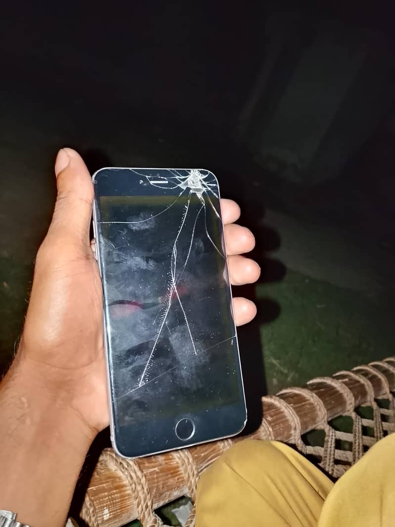 Apple iPhone 6 Plus 1