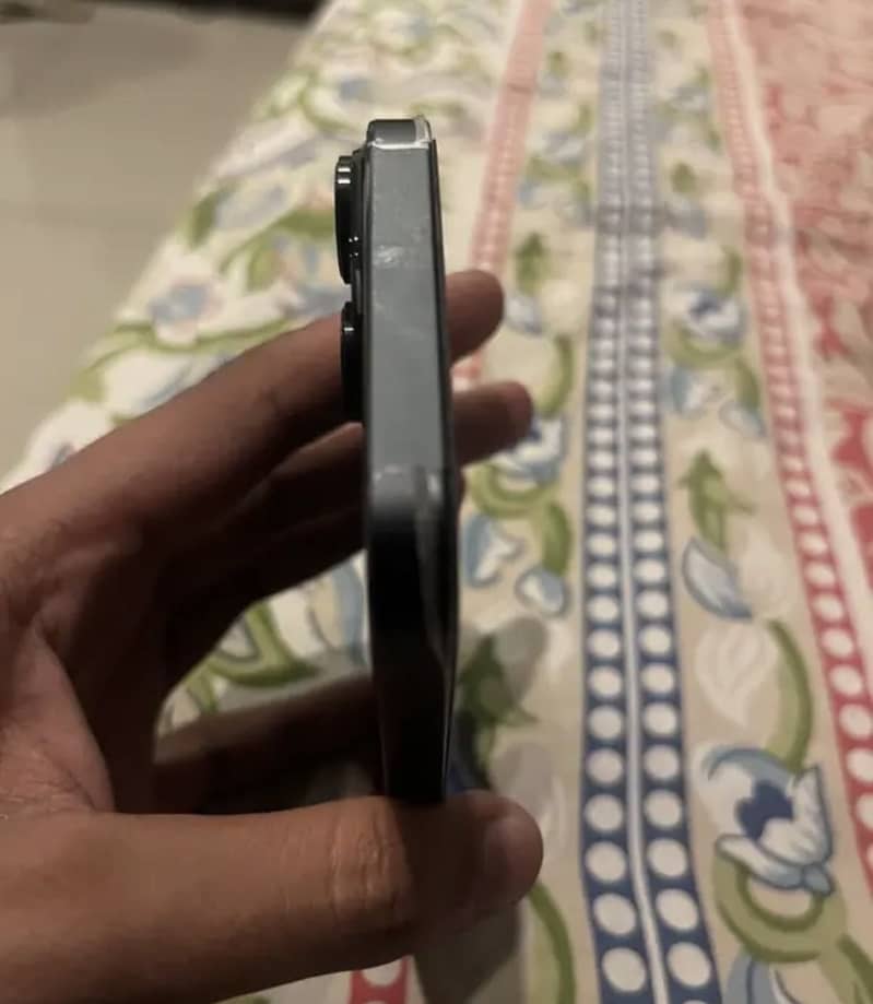 Apple iPhone 14 3