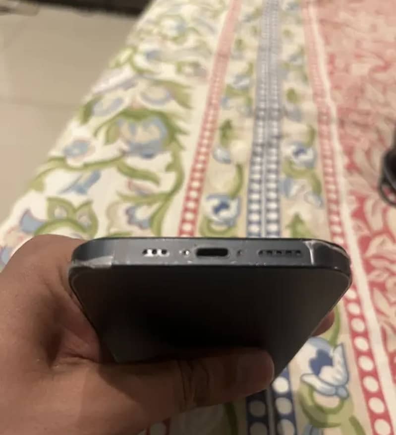 Apple iPhone 14 4