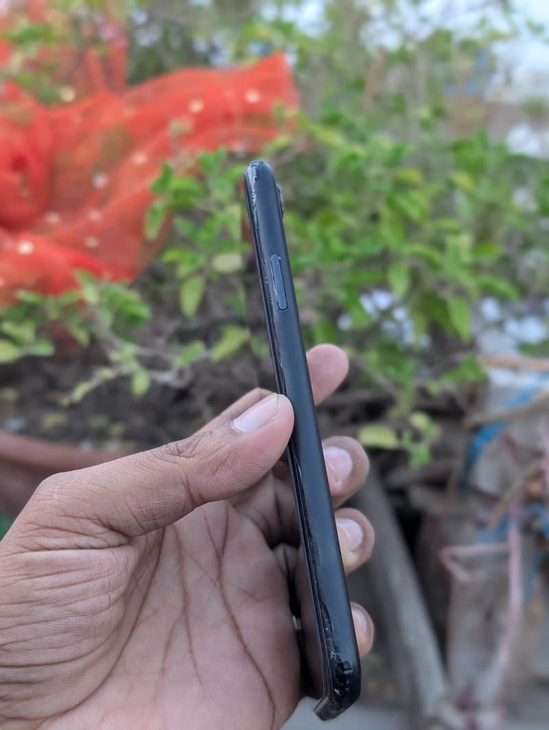 Apple iPhone XR 1