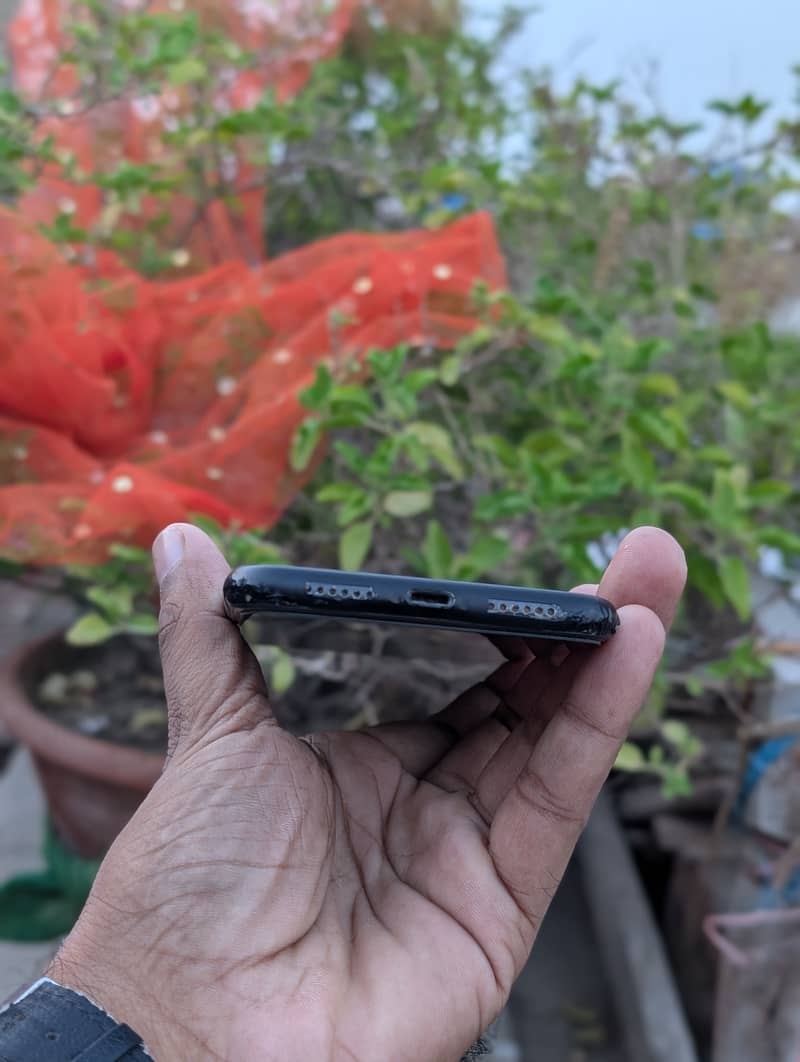 Apple iPhone XR 6