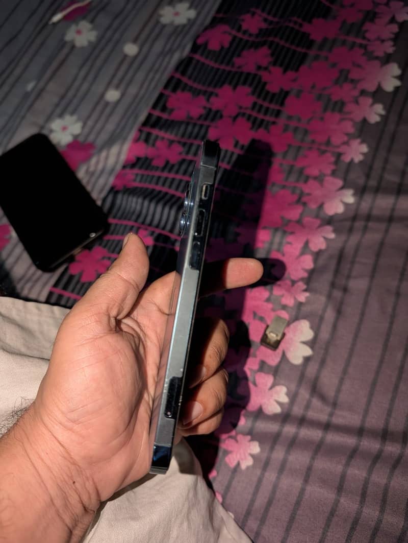 Apple iPhone 12 Pro 1