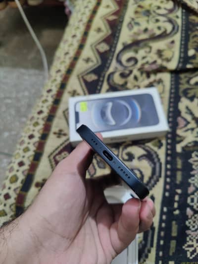 Apple iPhone 16e jv