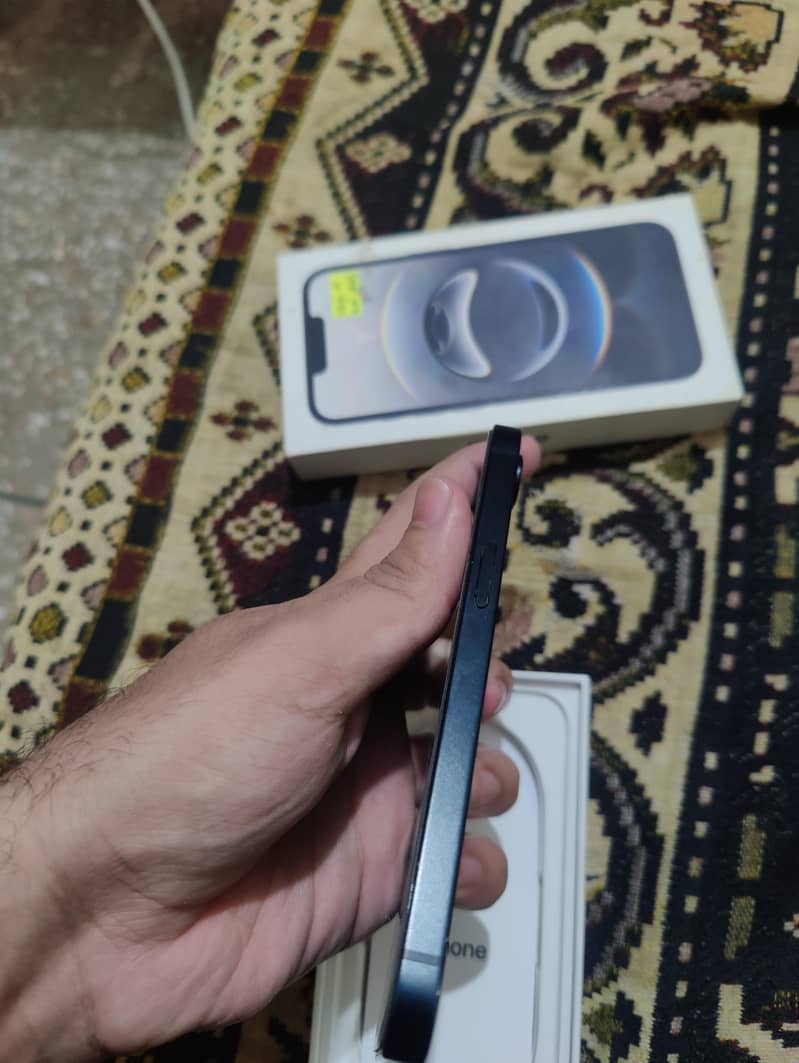 Apple iPhone 16e jv 3