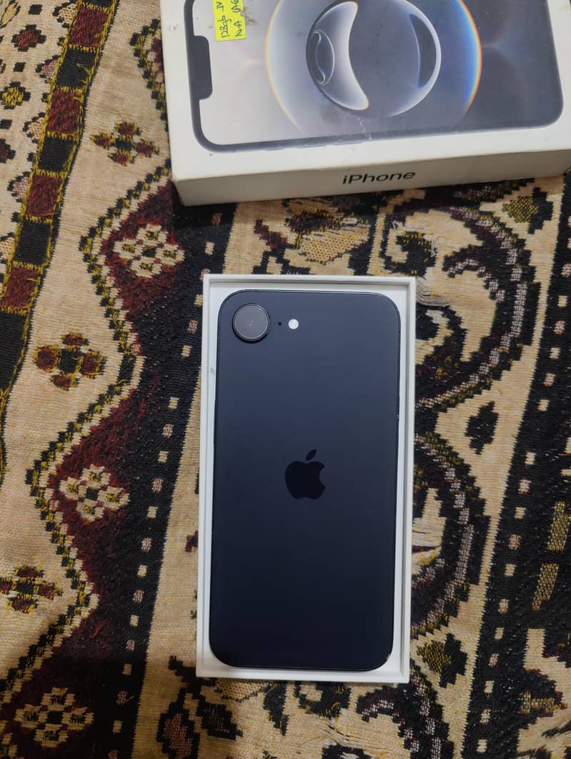 Apple iPhone 16e jv 5
