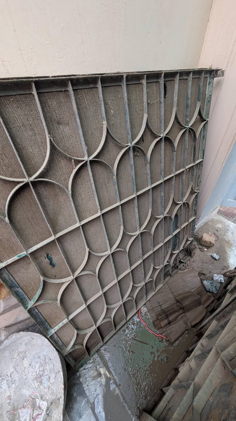 Window iron 1