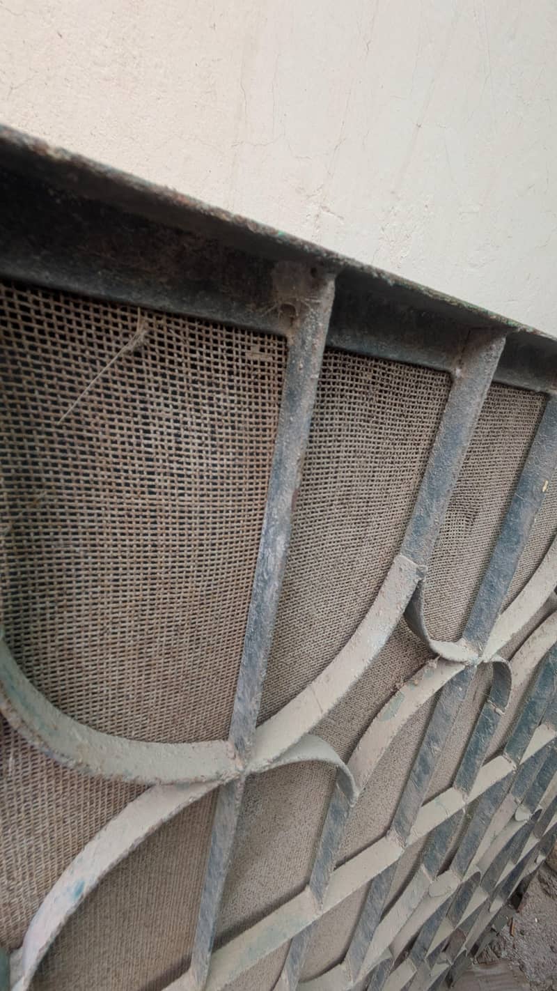 Window iron 2