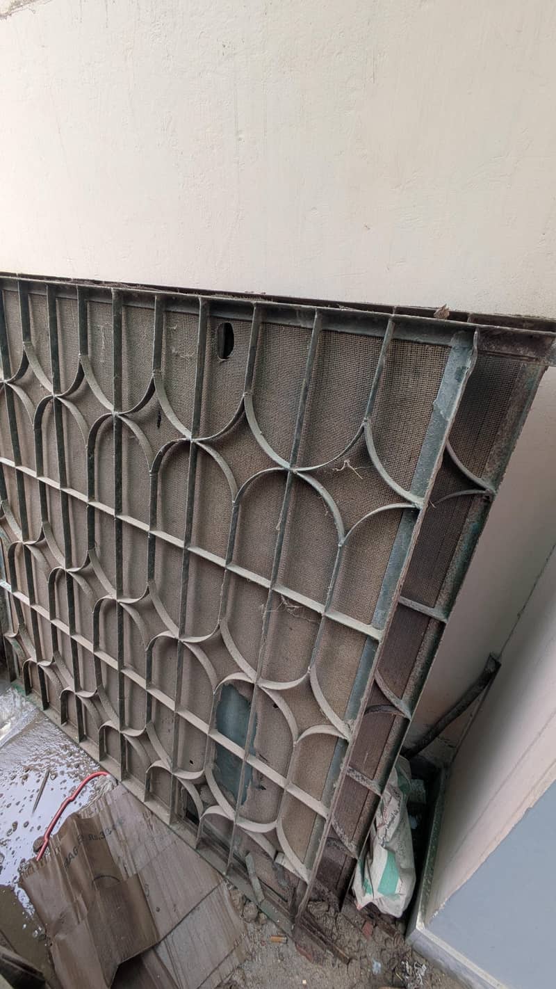 Window iron 3