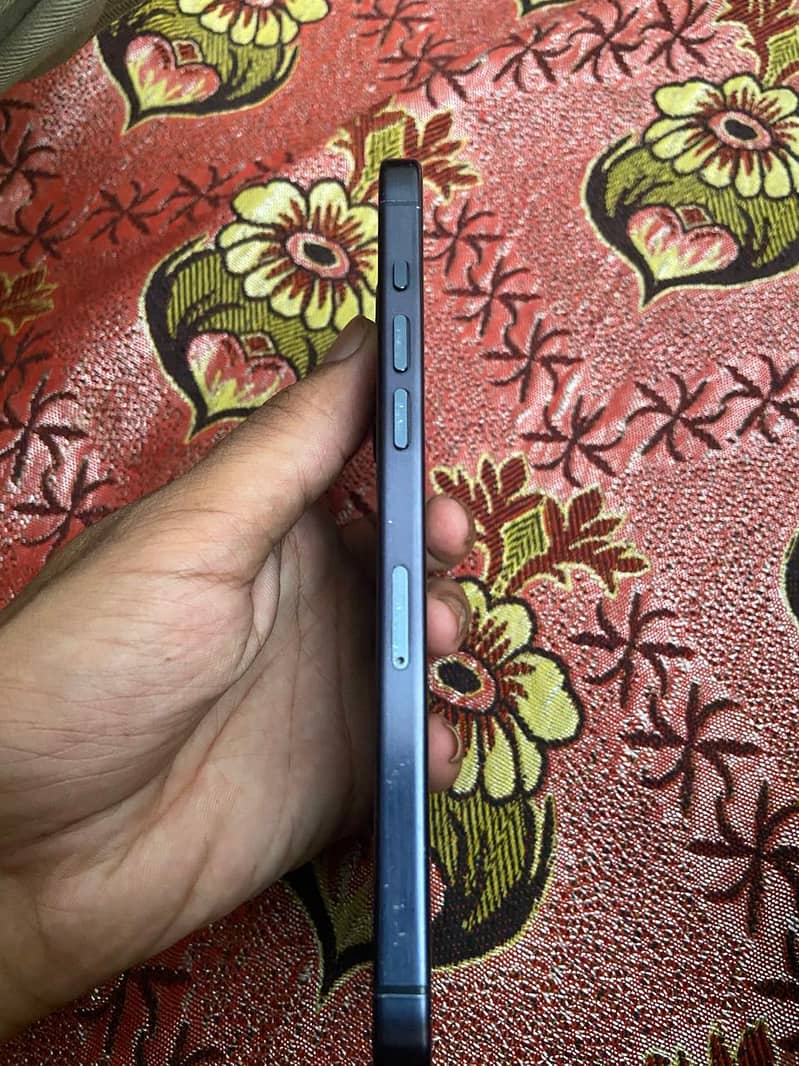 Iphone 15 pro max 4