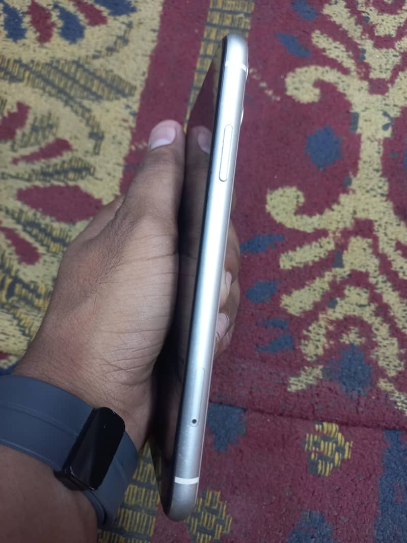 Apple iPhone 11 3