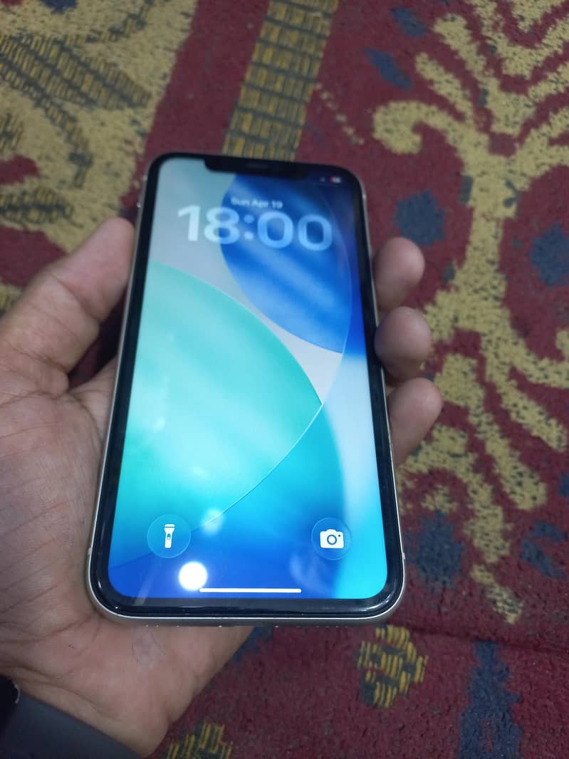 Apple iPhone 11 4