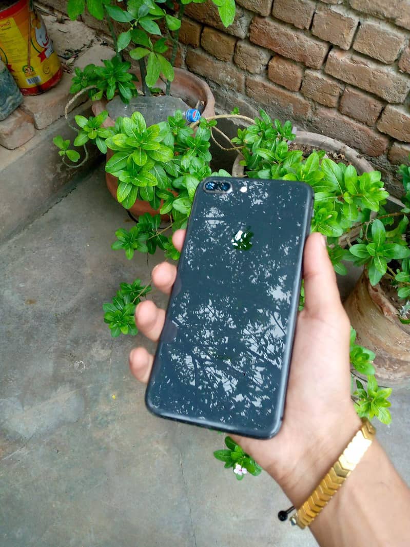 Apple iPhone 8 Plus 2