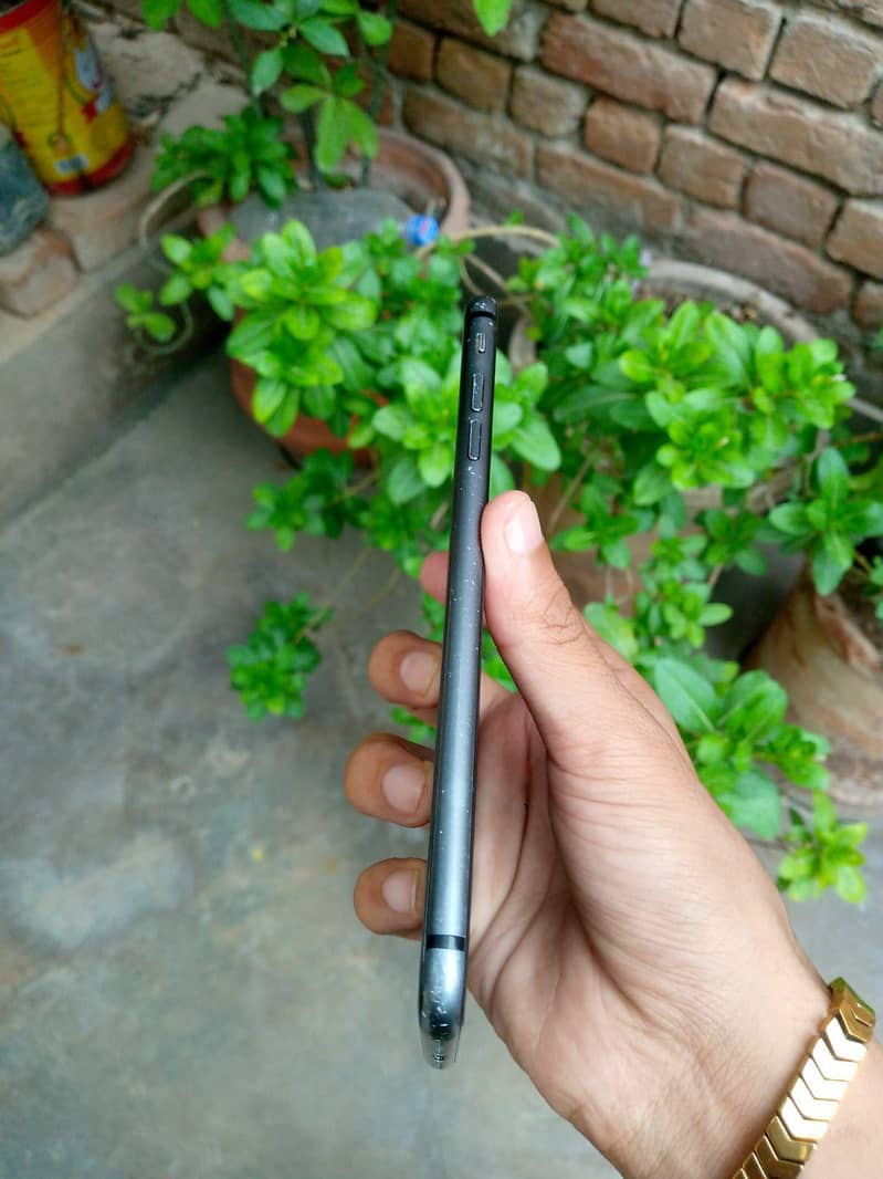 Apple iPhone 8 Plus 4