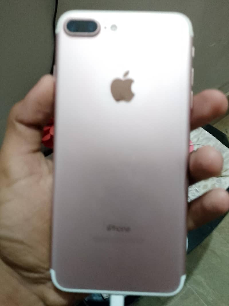 Apple iPhone 7 Plus 1