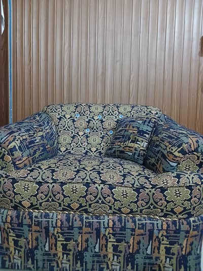 7 seater (3+2+1+1) home used sofas. condition 9/10