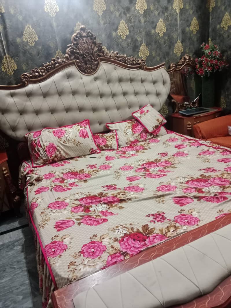Bed dressing side table one table 0