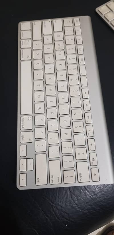 wireless apple Magic 1 keyboard