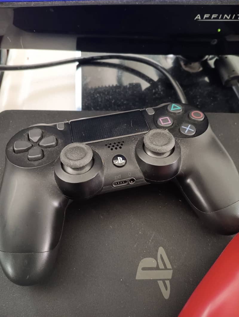 PS4 Slim 1TB Jailbroken 1