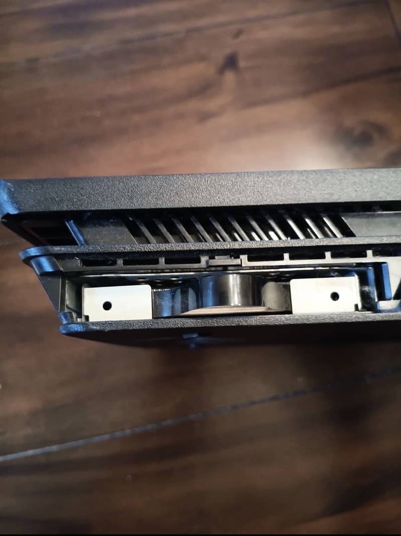 PS4 Slim 1TB Jailbroken 2