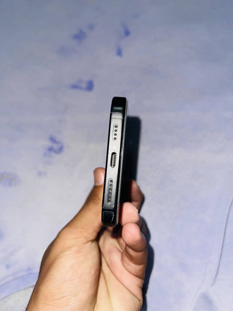 Apple iPhone 16 Pro Max 2