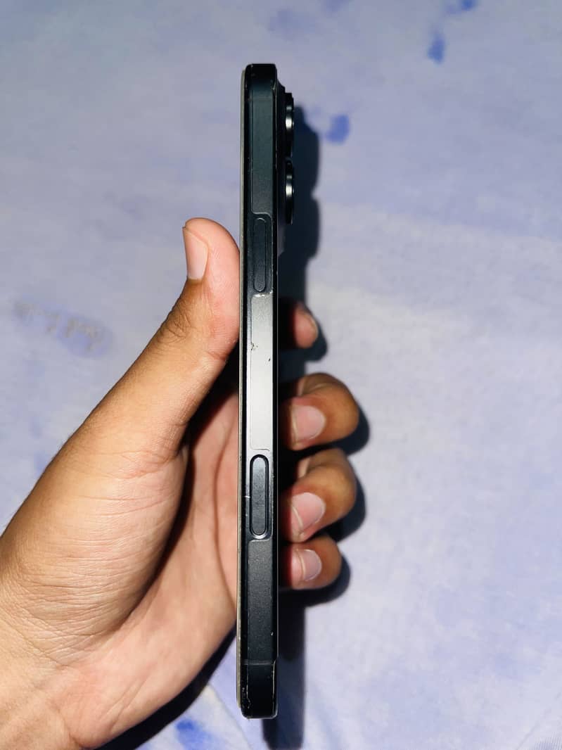 Apple iPhone 16 Pro Max 3