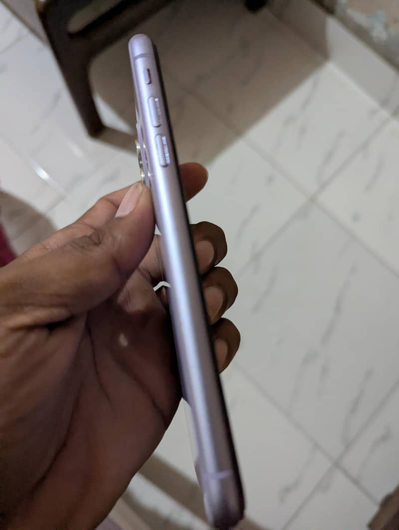 Apple iPhone 11 3