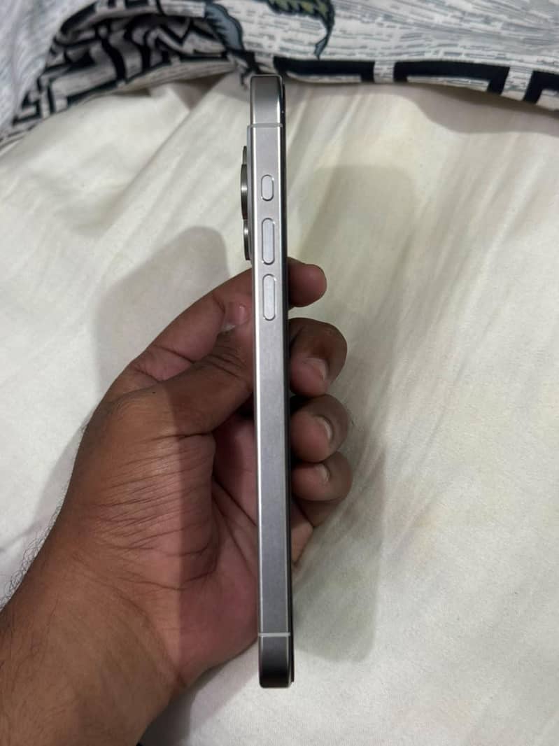 Apple iPhone 15 Pro Max 1
